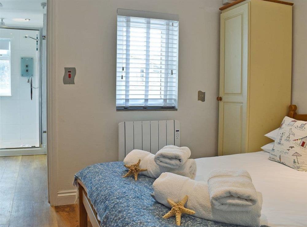 Double bedroom (photo 2) at Trenpeskador, 