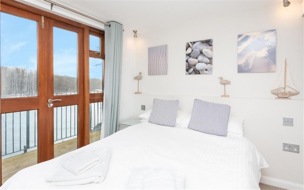 Bedroom 1 with double bed at Quarterdeck (Sunny Cliff Cottage) in Salcombe