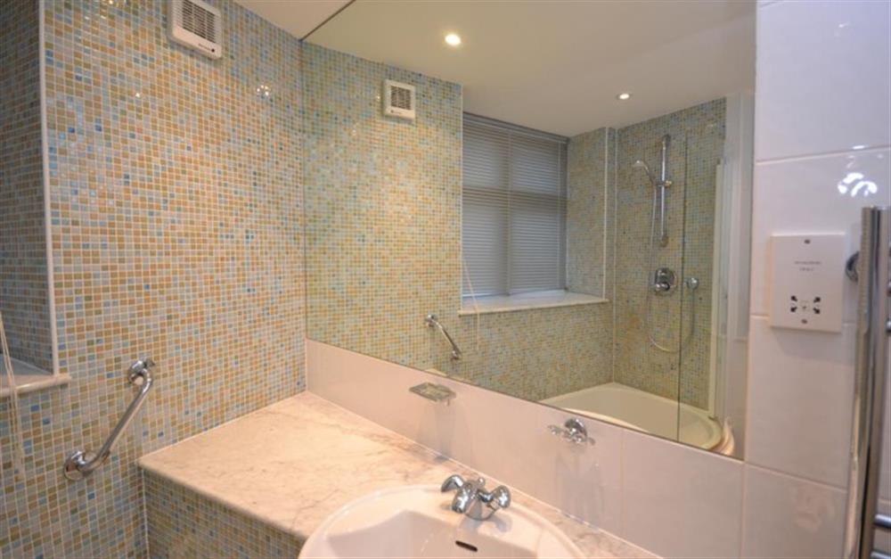 Another look at the family bathroom at Quarterdeck: The Salcombe in Salcombe