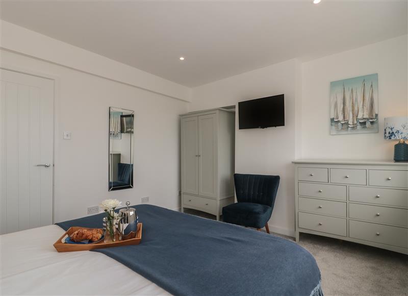 This is a bedroom at Quay Cottage - Sea View, Poole