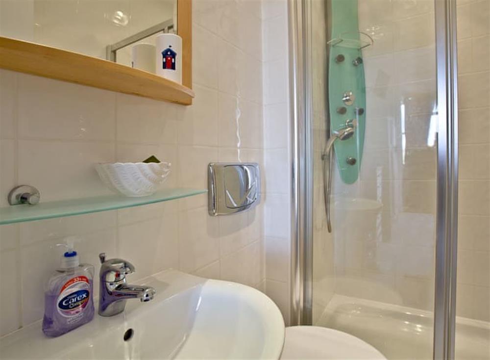 En-suite (photo 2) at Quay House in Porth Beach, Newquay