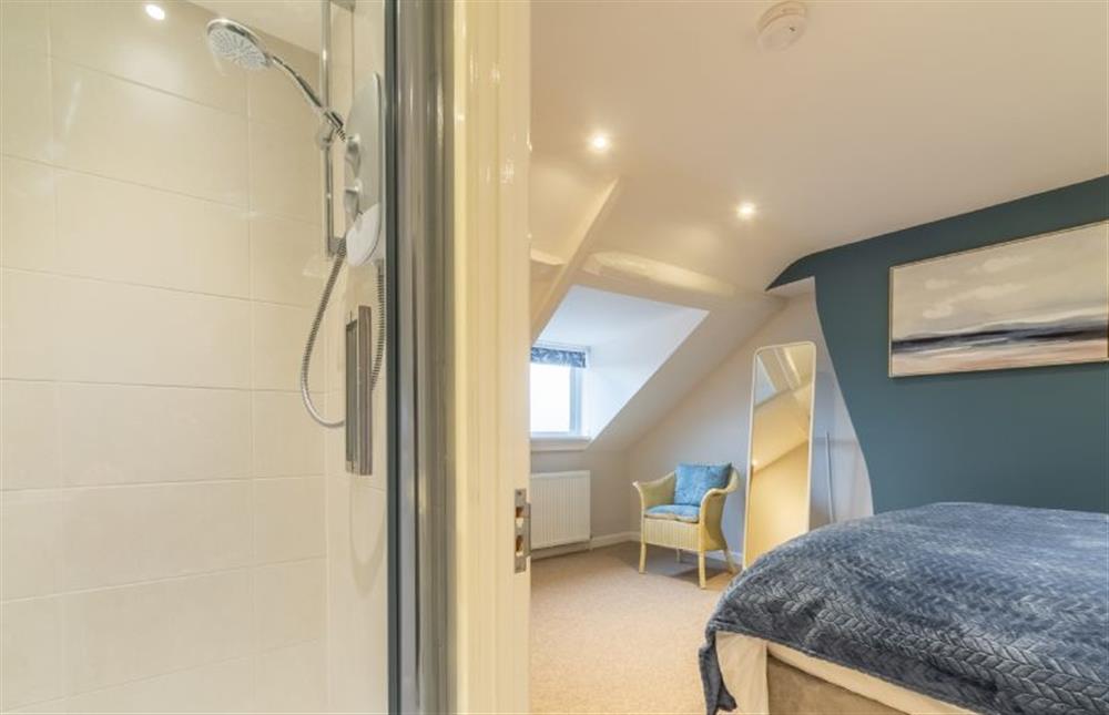 Second floor: En-suite shower at Quay View Cottage, Wells-next-the-Sea