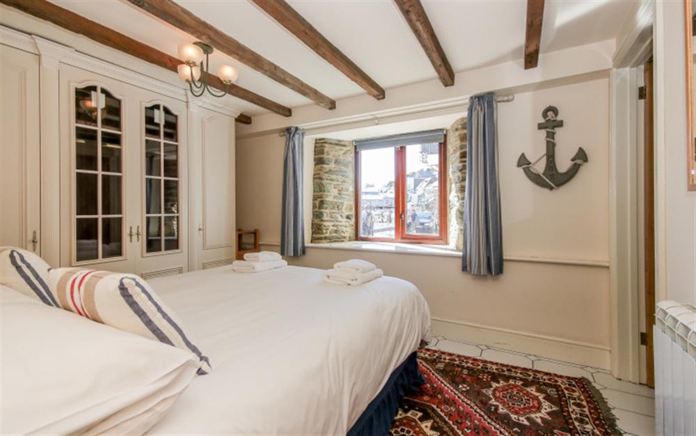 Bedroom 3 with double bed and en suite shower room at Quayside Cottage in Salcombe