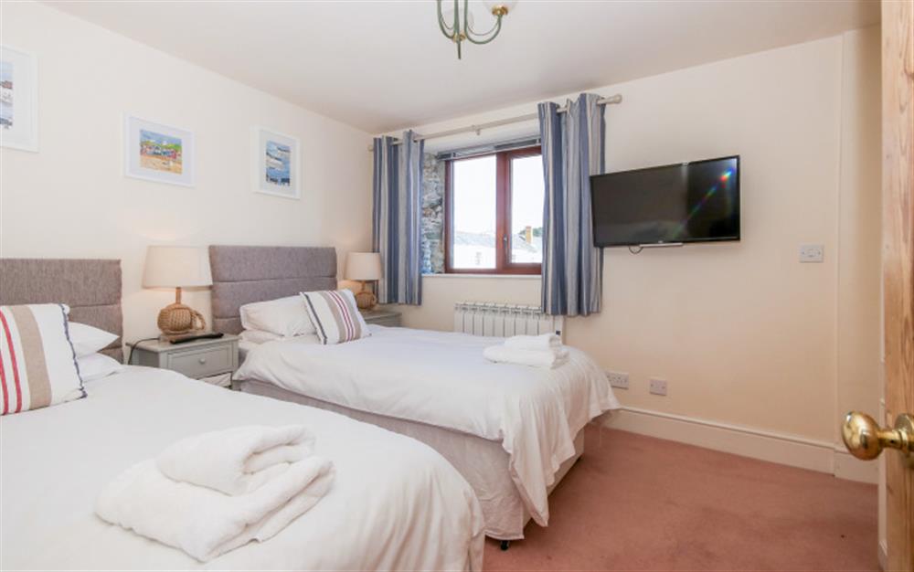 Bedroom 4 with twin beds, TV and en suite shower room at Quayside Cottage in Salcombe