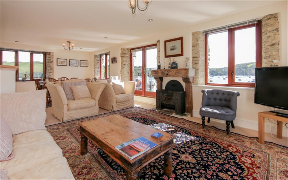 The open plan living area at Quayside Cottage in Salcombe