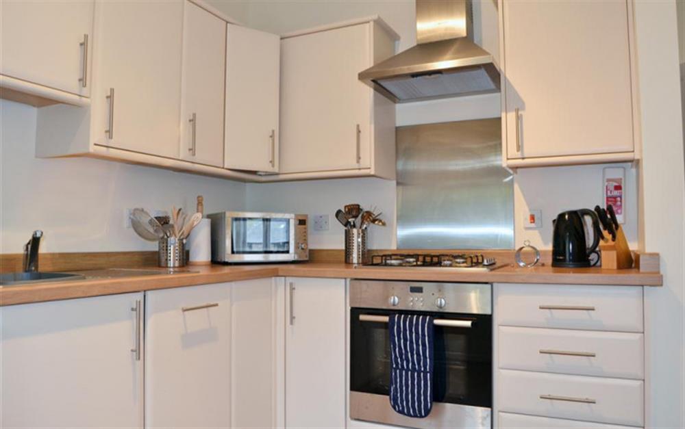The well equipped kitchen at Quayside Flat in Looe