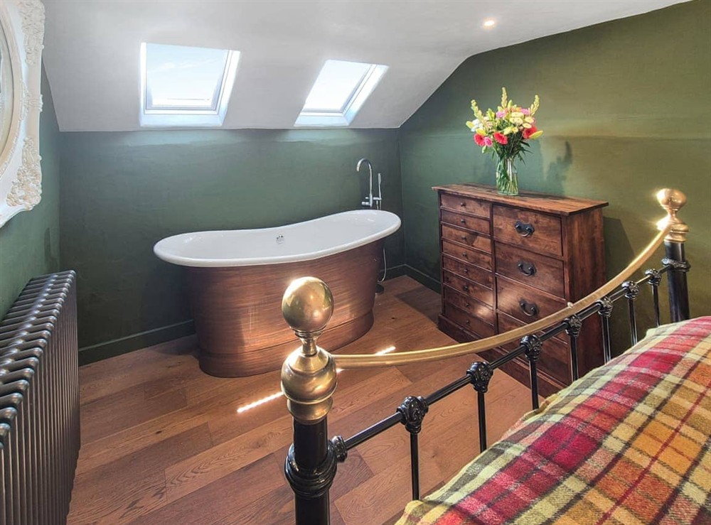 Double bedroom (photo 2) at Queens Barn in Wortham, near Diss, Suffolk