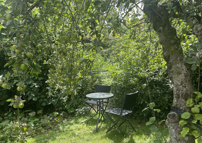 Outside (photo 3) at Queensbury Loft, Par