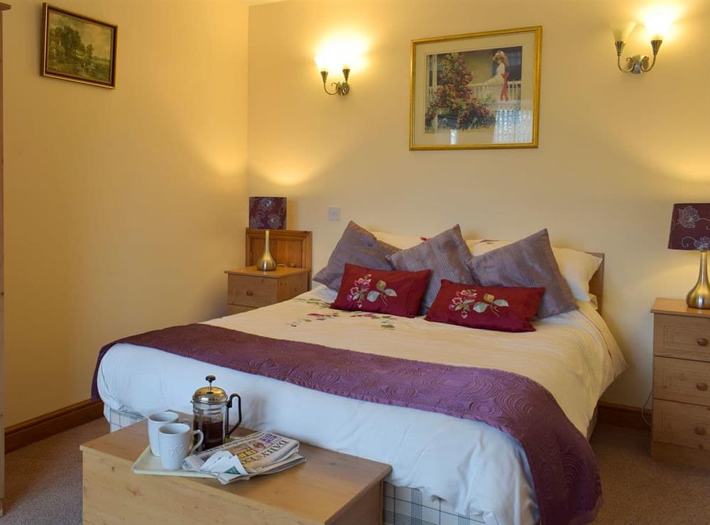 Charming double bedroom at Quiet in Sorbie, Newton Stewart., Wigtownshire