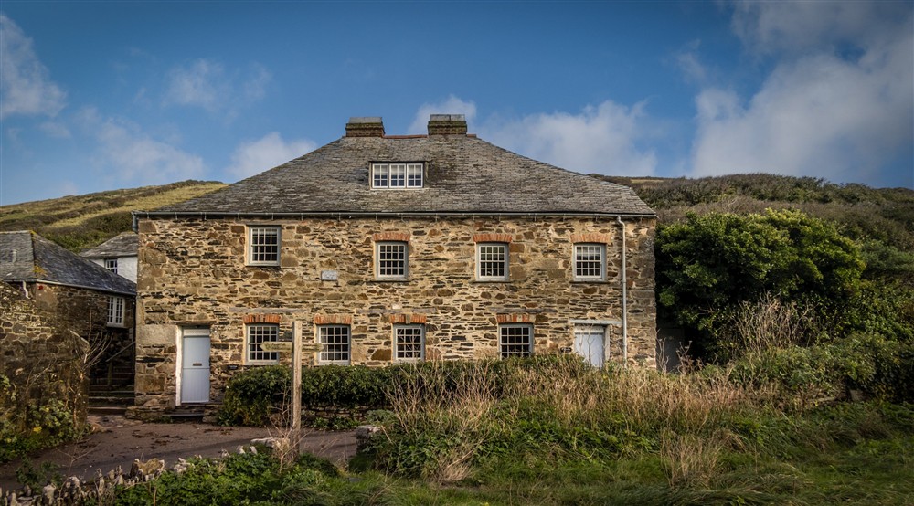 The exterior of Quin Cottage (right) and neighbouring Guys Cottage, Cornwall at Quin Cottage in Port Quin, Cornwall