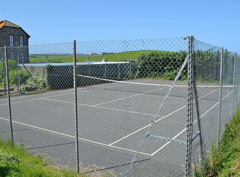 Shared tennis court at Barn Cottage, 