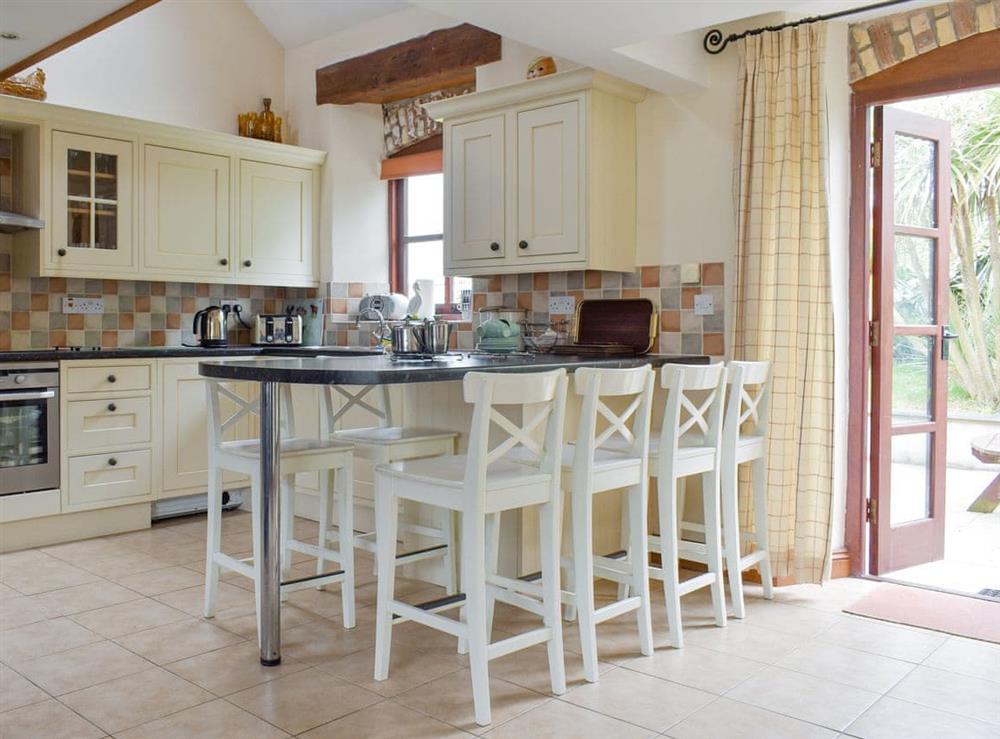 Fully appointed kitchen with breakfast bar at Goose Cottage, 