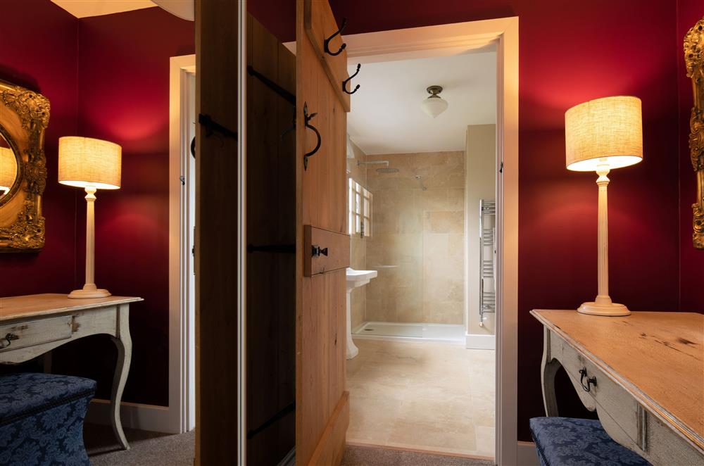 Looking through to Wayland’s en-suite shower room at Radcot Bridge Cottage, Radcot