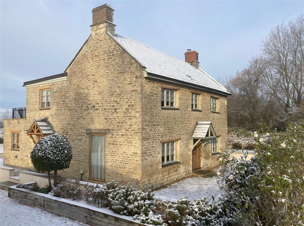 Radcot Bridge Cottage looks beautiful wrapped in a blanket of snow