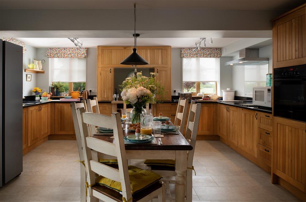 The well-equipped kitchen and dining area at Radcot Bridge Cottage, Radcot