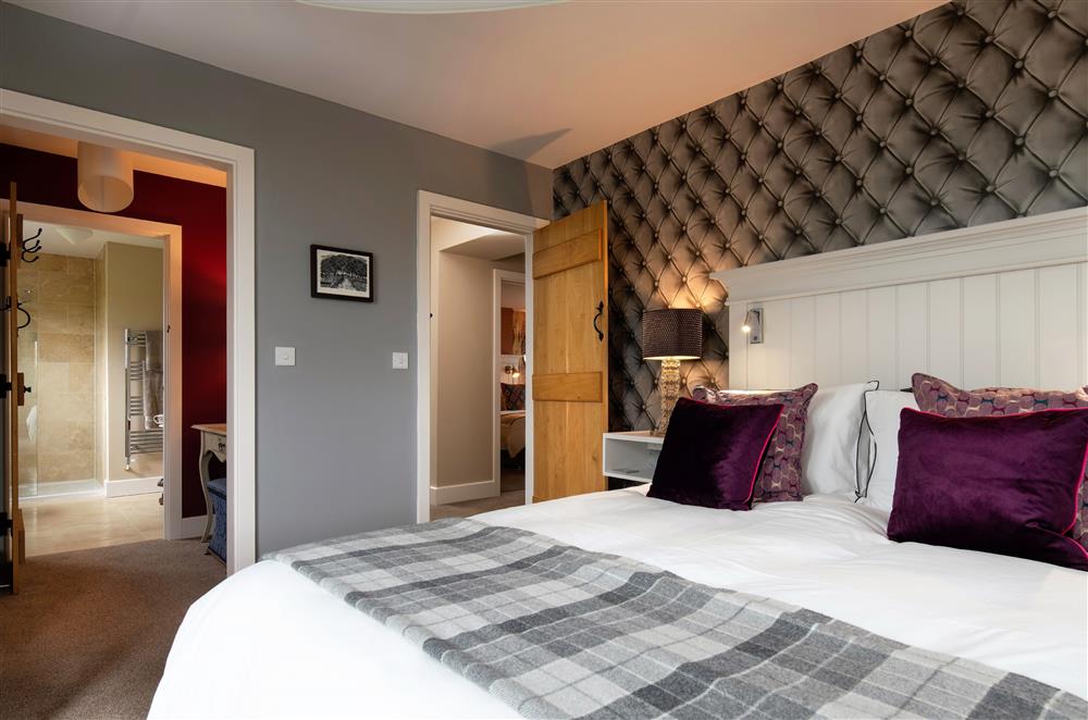 Wayland with a 5’ king-size bed, adjoining dressing room and en-suite shower room at Radcot Bridge Cottage, Radcot