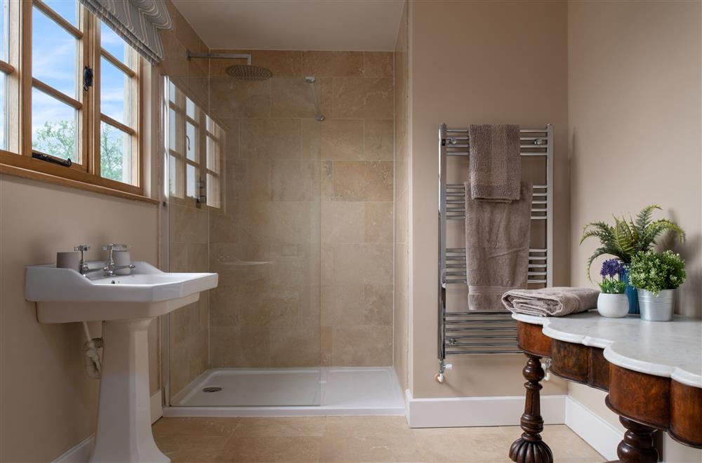 Wayland’s spacious en-suite shower room at Radcot Bridge Cottage, Radcot