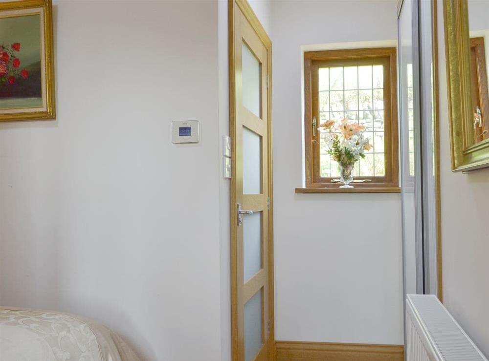 Double bedroom with en-suite at Railway Cottage in Longcliffe, near Ashbourne, Derbyshire