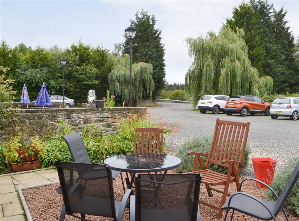 Outdoor area and car park at Rose Cottage, 