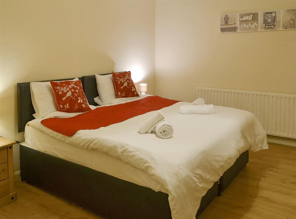 Relaxing en-suite double bedroom at Rose Cottage, 