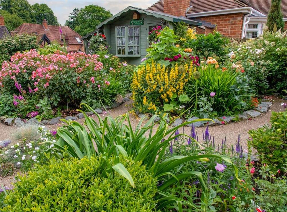 Garden and grounds at Rainbow Cottage in Market Bosworth, Leicestershire