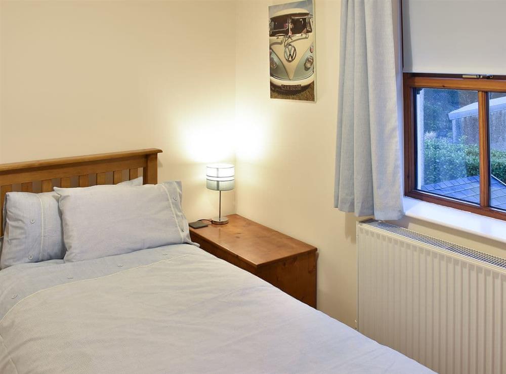 Well appointed twin bedroom with zip and link beds at Ramshead Cottage in Tebay, near Kendal, Cumbria