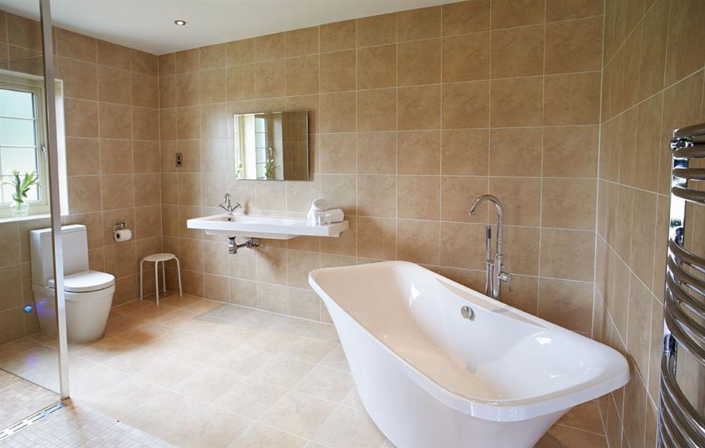 En-suite bathroom with separate shower at Ramson Lodge, Wakes Colne