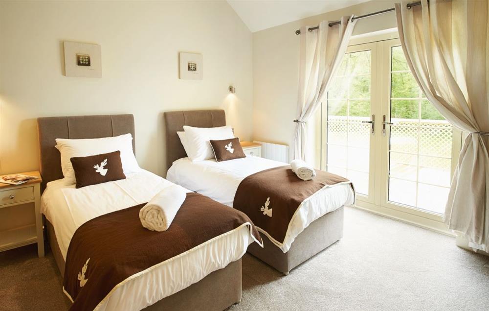 Twin bedroom with 3’ beds and en-suite shower room at Ramson Lodge, Wakes Colne