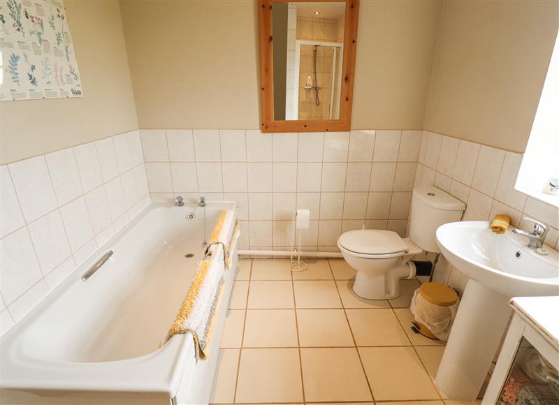 Bathroom at Rattys Retreat, Candlesby near Partney
