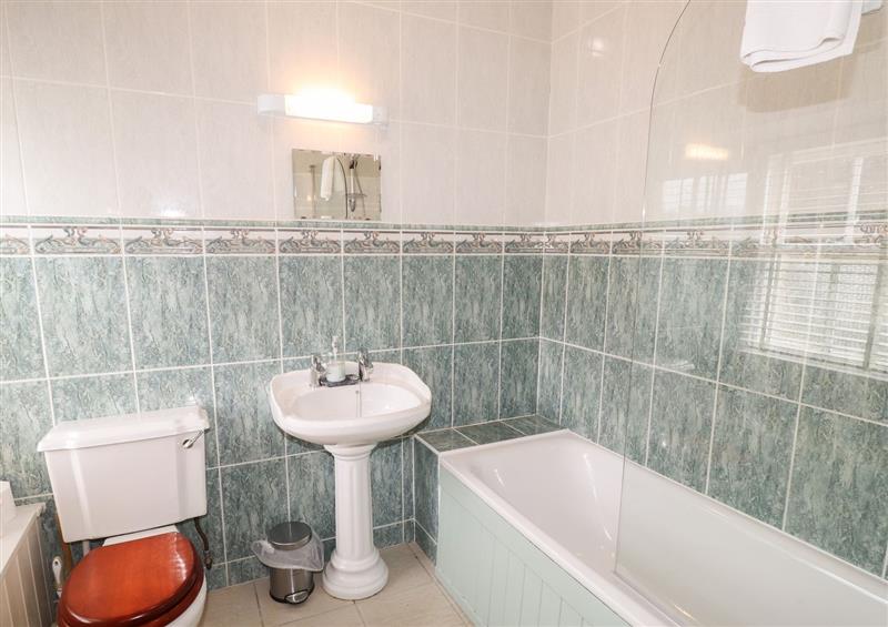 Bathroom at Ravenscroft, Windermere