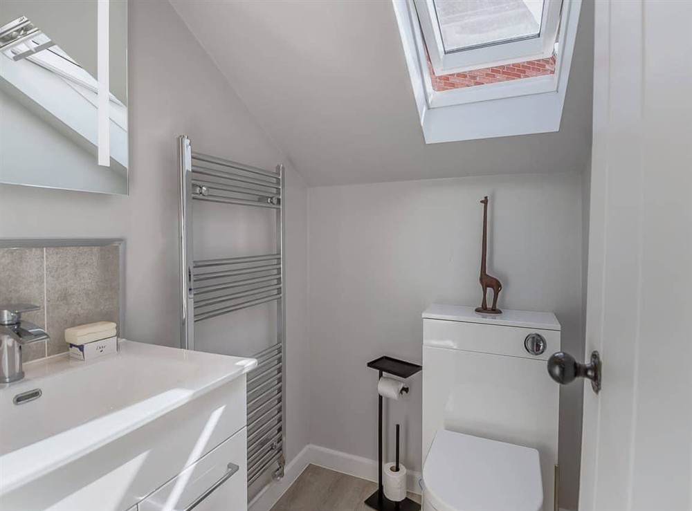 Bathroom (photo 2) at Ravensmere Villa in Beccles, Warwickshire