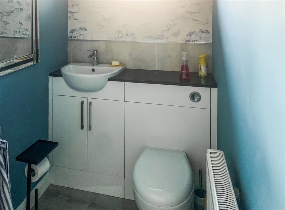Bathroom (photo 3) at Ravensmere Villa in Beccles, Warwickshire
