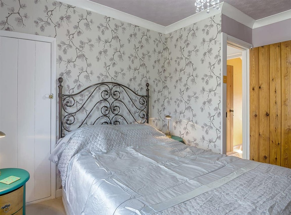 Double bedroom (photo 2) at Ravensmere Villa in Beccles, Warwickshire