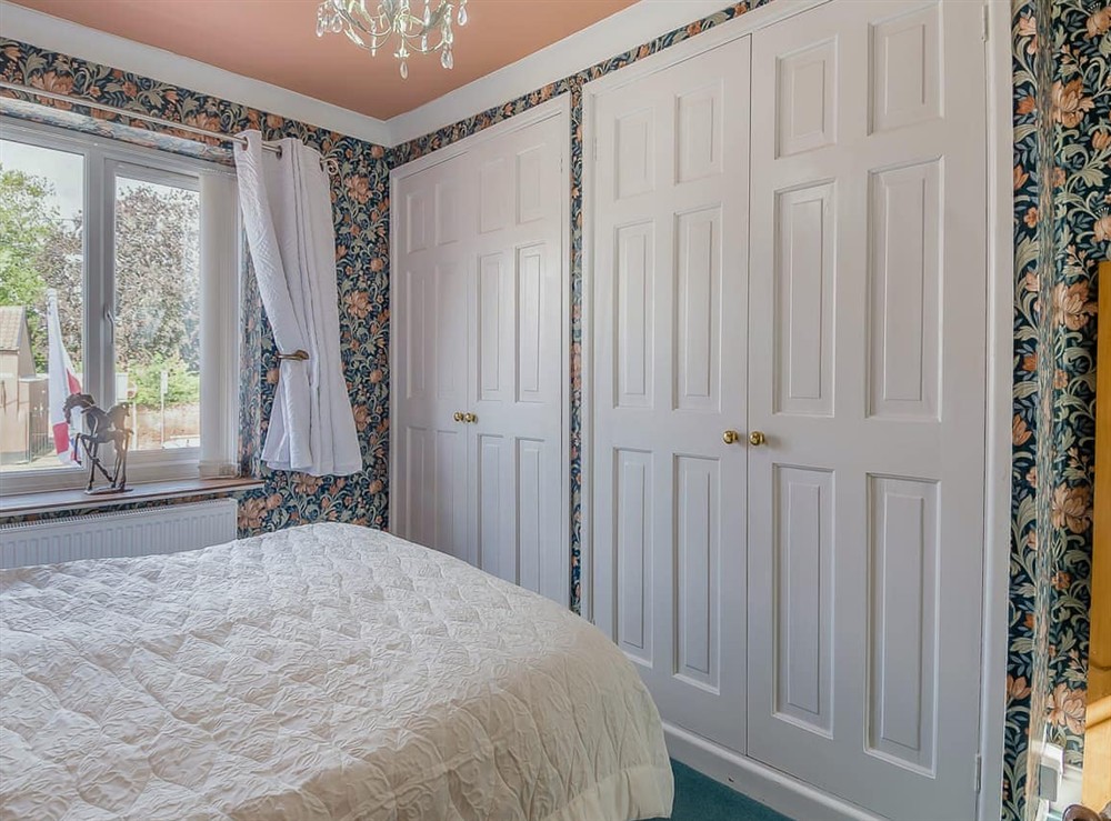 Double bedroom (photo 5) at Ravensmere Villa in Beccles, Warwickshire
