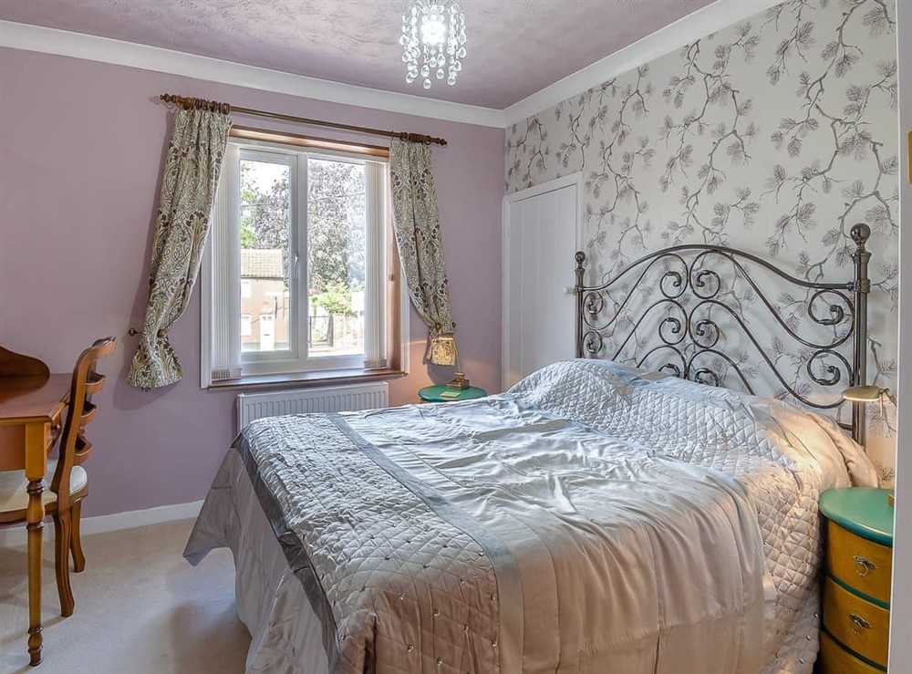 Double bedroom at Ravensmere Villa in Beccles, Warwickshire
