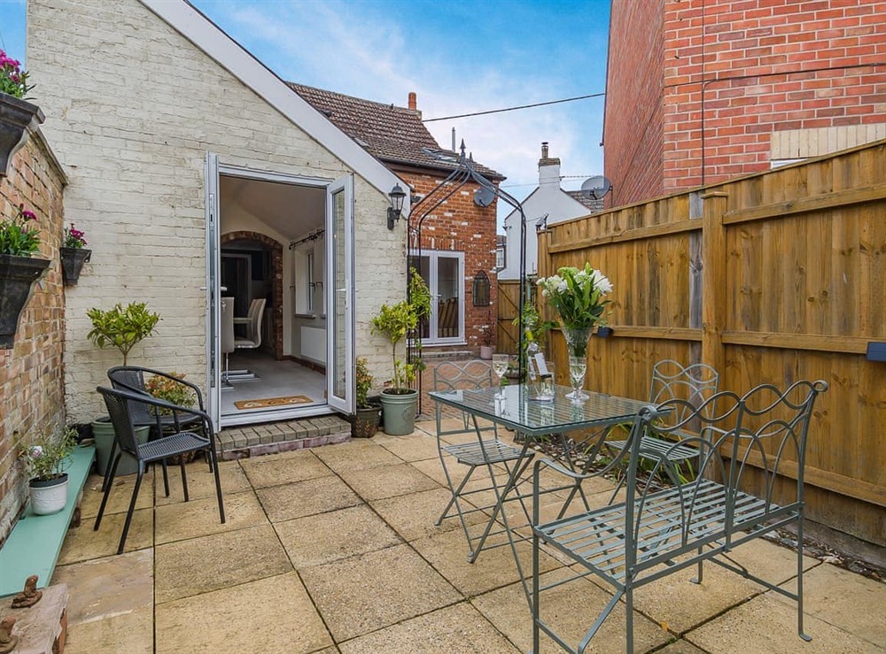 Outdoor area at Ravensmere Villa in Beccles, Warwickshire