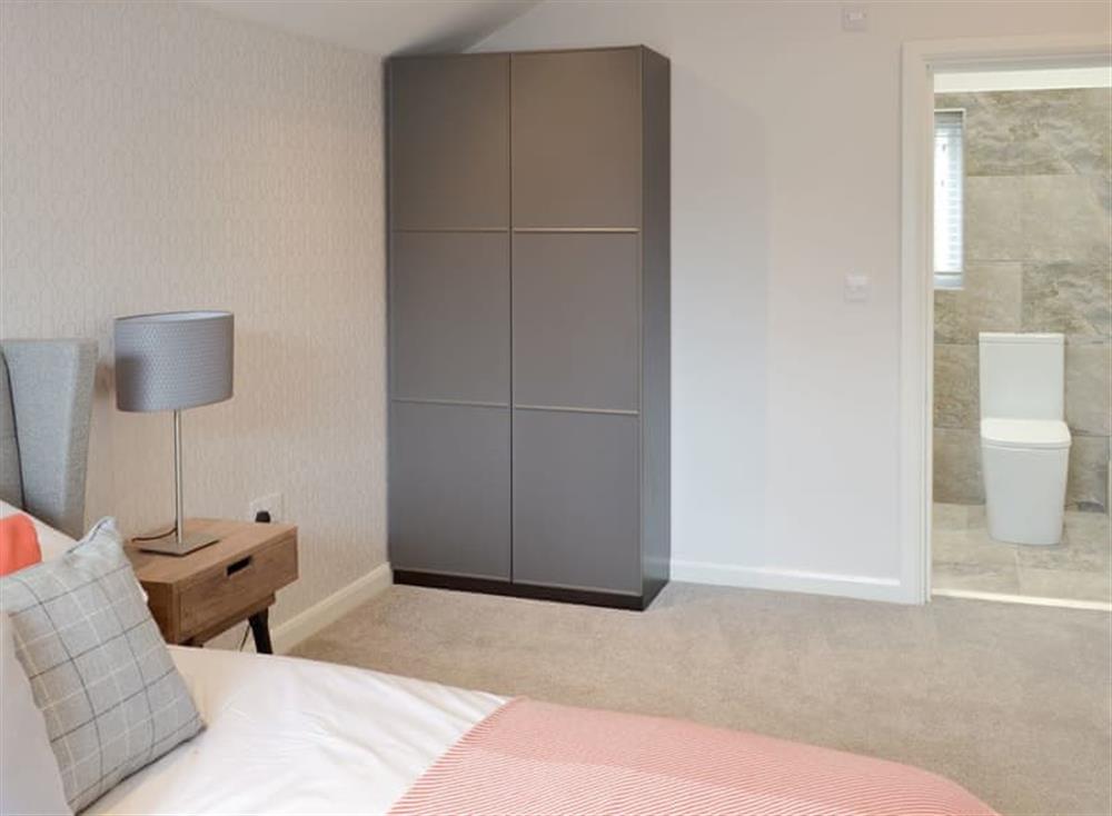 Relaxing en-suite double bedroom at Rayrigg in Bowness-on-Windermere, Cumbria