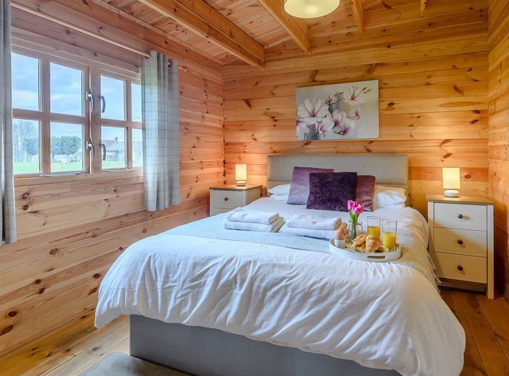 Comfortable bedroom with kingsize bed at Halfmoon Wood, 