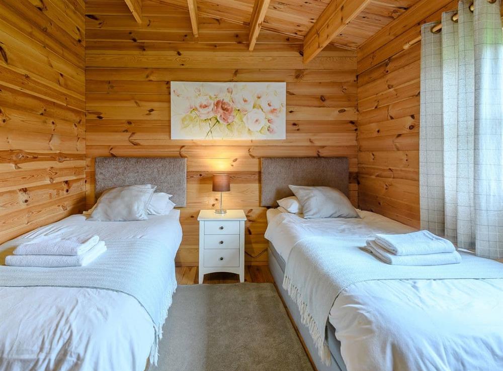 Pretty bedroom with twin single beds at Halfmoon Wood, 