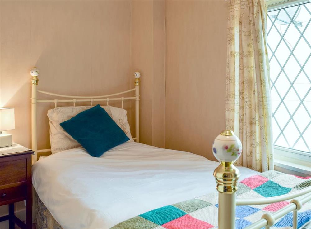 Comfy single bedroom at Rebeccas Cottage in Welton, Nottinghamshire