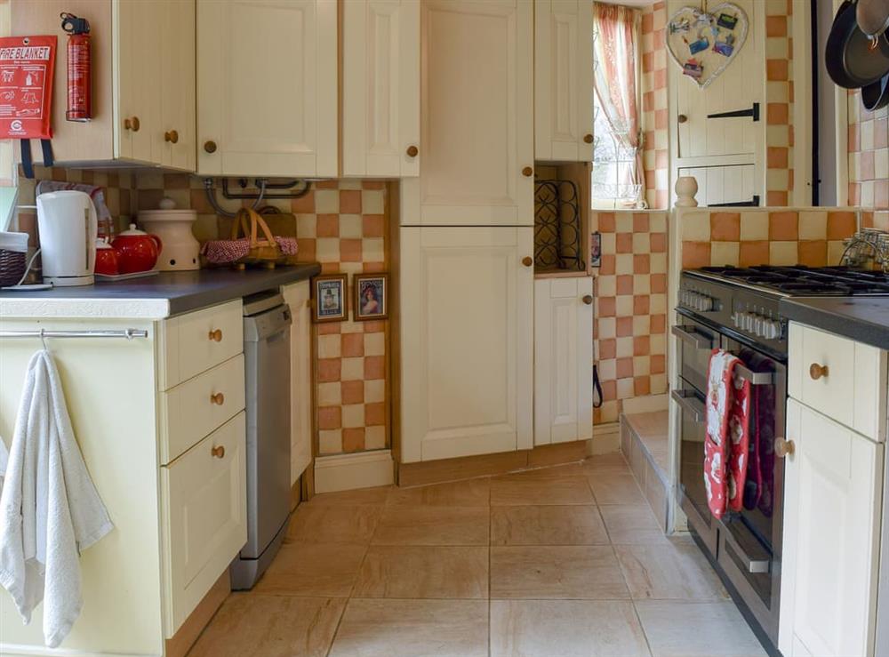 Well equipped kitchen at Rebeccas Cottage in Welton, Nottinghamshire