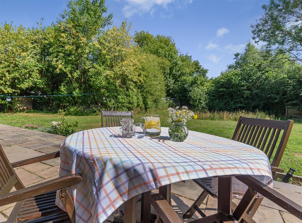 Sitting-out-area at Rectory Cottage in Dibden, near Southampton, Hampshire