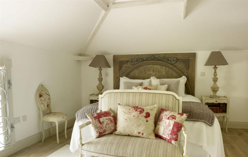 Vintage style master bedroom with 5’ king-size bed and en-suite  bathroom at Rectory Cottage, Tinwell
