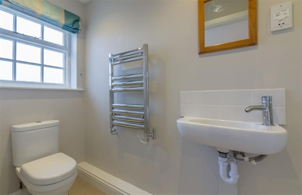 Ground floor: Bedroom two en-suite Shower room (photo 2) at Red Gables, Burnham Market near Kings Lynn