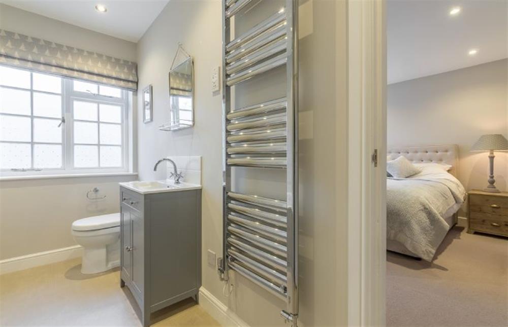 Ground floor: Master bedroom and en-suite bathroom at Red Gables, Burnham Market near Kings Lynn