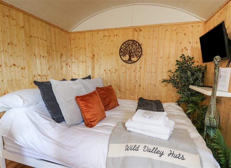A bedroom in Red Kite Hut at Red Kite Hut, Maengwyneddd near Llanrhaeadr-Ym-Mochnant