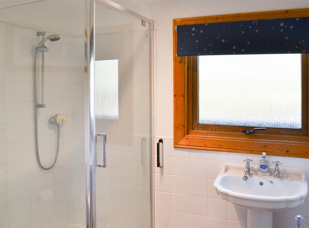 En-suite at Red Kite Lodge in Kenwick, near Louth, Lincolnshire