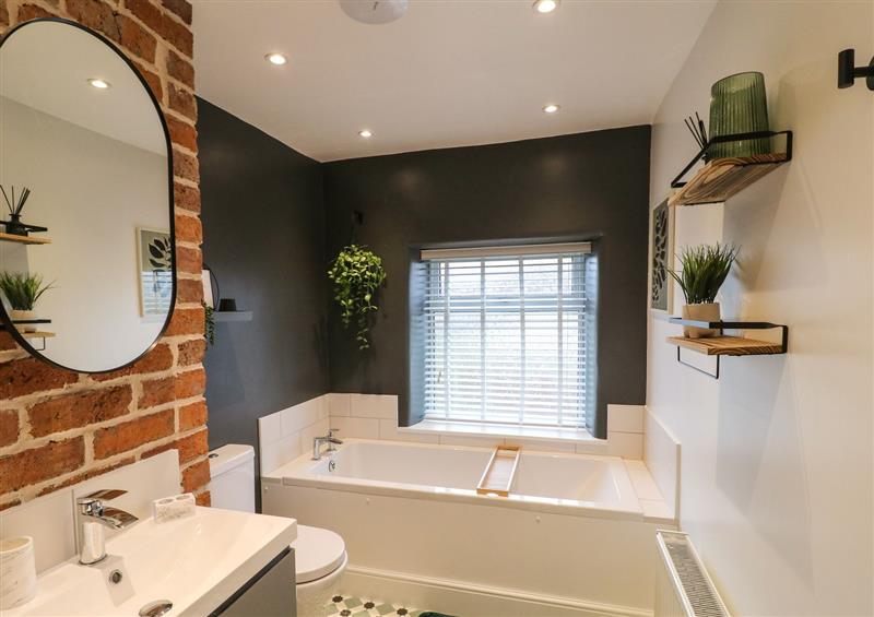 Bathroom at Red Robin Cottage, Tupton