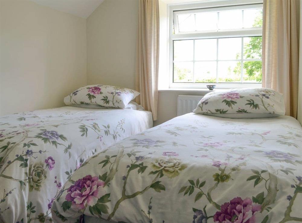 Light and airy twin bedroom at Red Syke in Troutbeck, near Keswick, Cumbria
