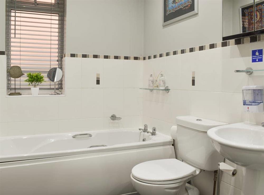 Bathroom at Redcot Holiday Bungalow in Allostock, near Knutsford, Cheshire